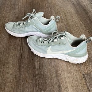Nike React size 8 seafoam light green color
